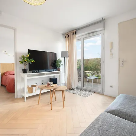 Joli T2 Avec Terrasse Et Parking