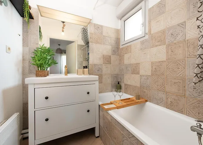 Joli T2 Avec Terrasse Et Parking Apartman